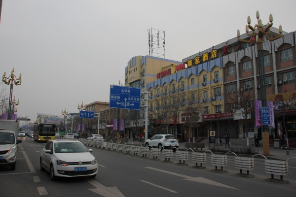 昌吉市分为老城区和新城区,新城区都是新造的高层建筑,和内地很多