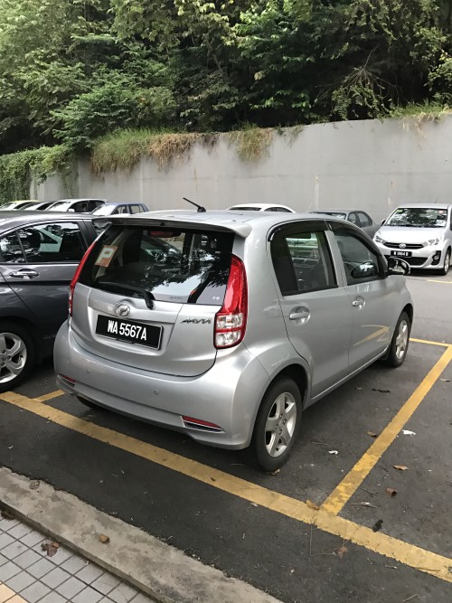 路上看到的汽车,从来么见过的品牌,大概是马来西亚的国产车.