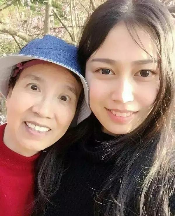 29年前收养的漂亮女婴已长大 阿姨想为她寻亲
