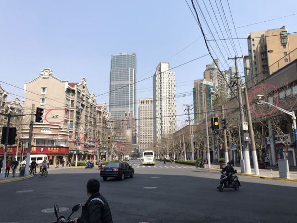 新闸路上800米毛40个摄像头
