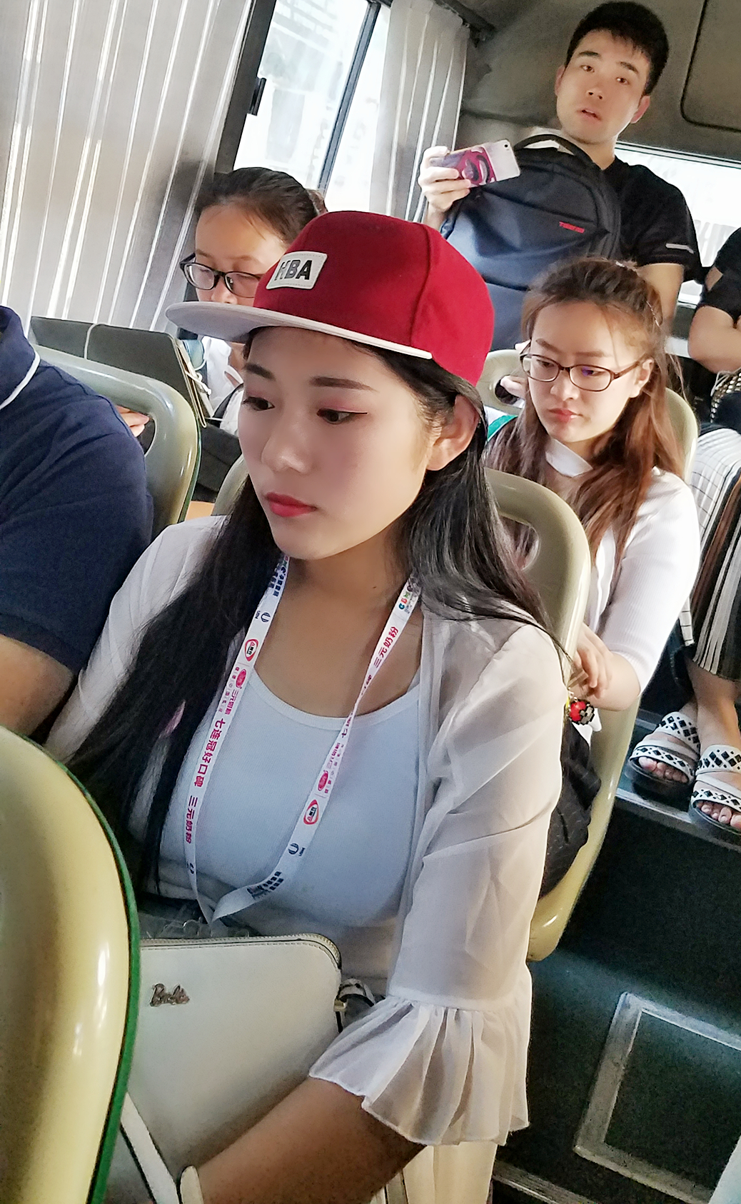 公交车上极品美女,求指导如何搭讪