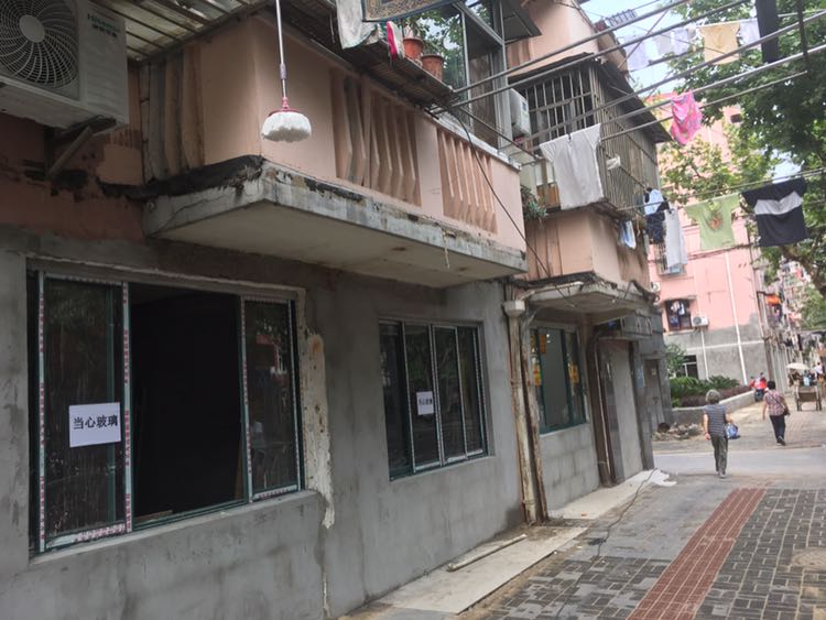 天山老公房在不拆就是下个彭浦新村