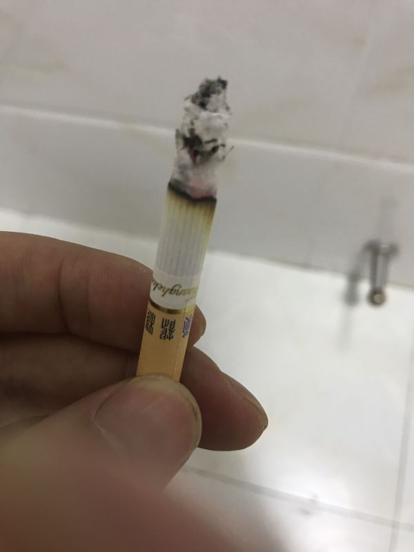 大家晒一晒自己现在抽的香烟(贵在真实)