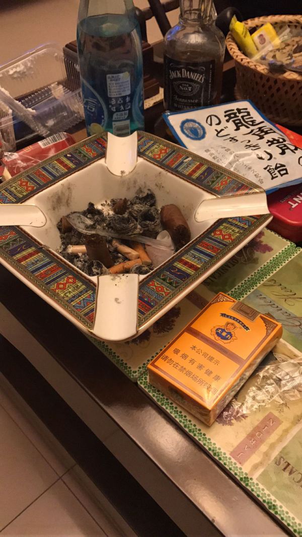 大家晒一晒自己现在抽的香烟(贵在真实)