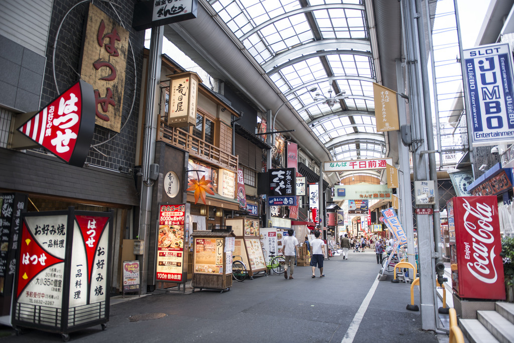 为何日本人喜欢封闭式购物街
