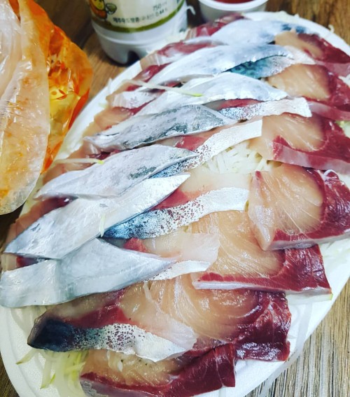 韩国人做的带鱼刺身.