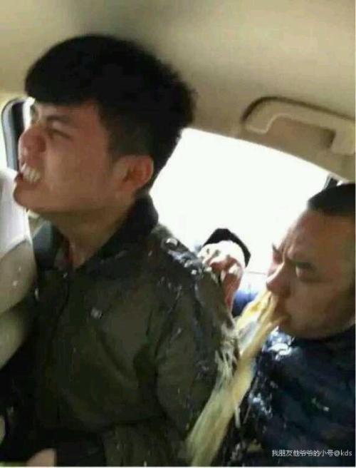 车上被人吐一身怎么办