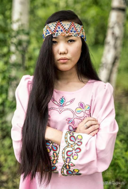 西伯利亚原住民确实是黄种人,主要是图瓦人和雅库特人,属于通古斯人种
