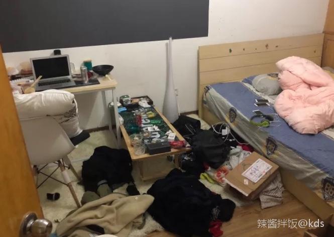 整理房间 真他妈累 有人比我更乱嘛