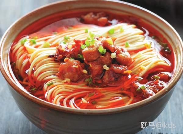 山上都是 一碗辣肉面