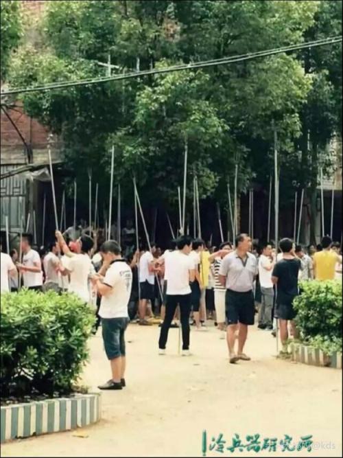 中日不良少年打群架前阵势对比,还是中国老卵