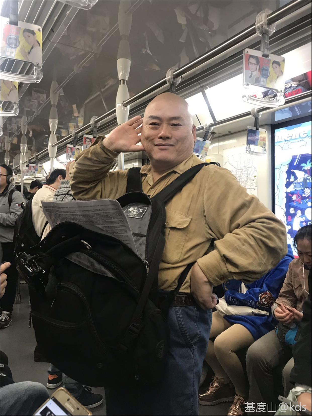 地铁偶遇胖老师