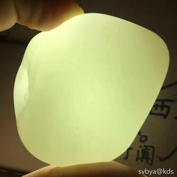 打灯看玉石,你的方法正确吗?