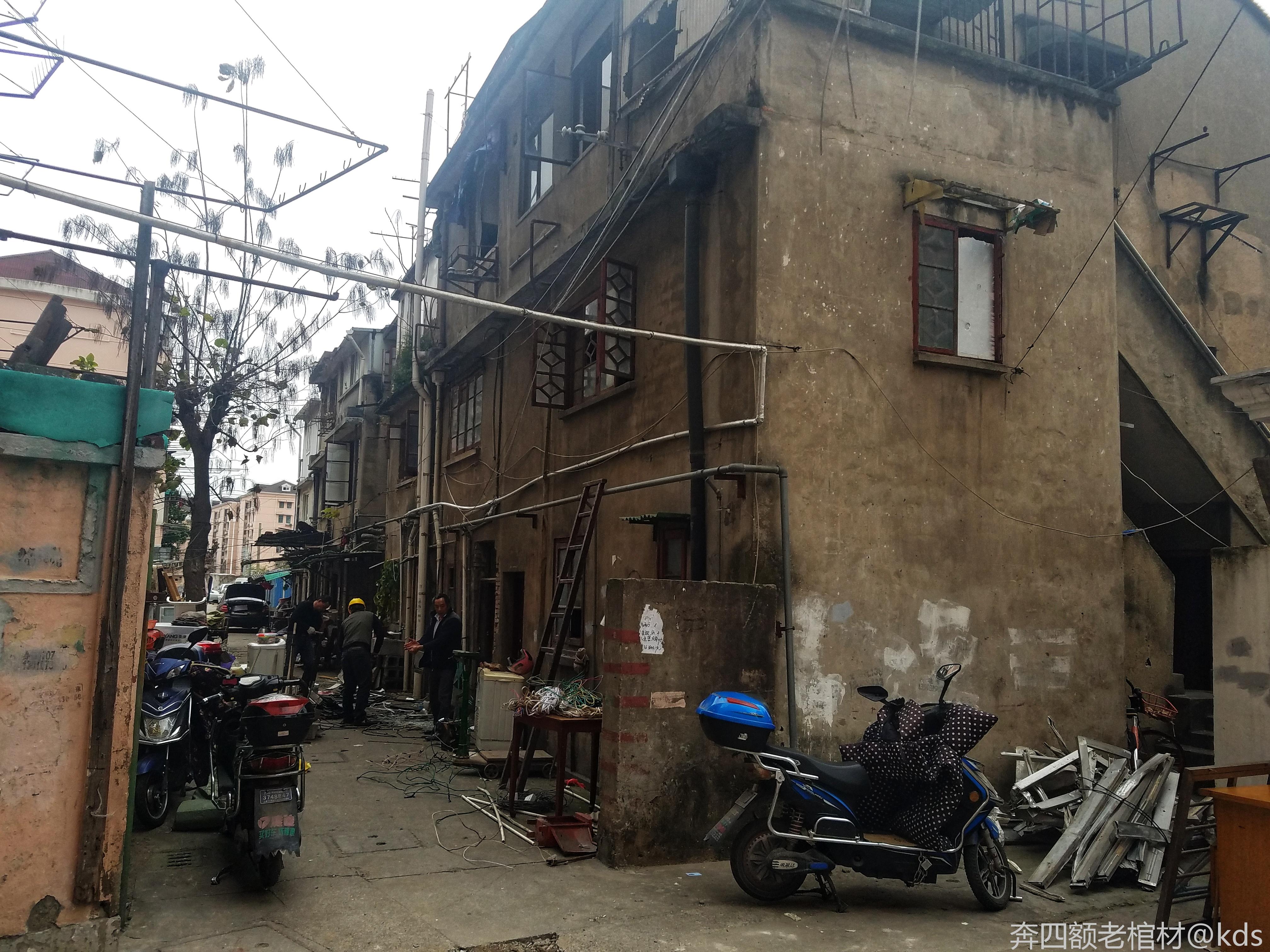 上海市区老公房现在还是延马路第一排最吃香.