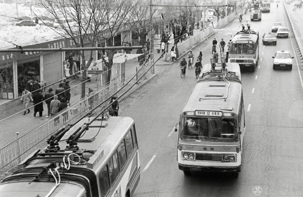上几张90年代沈阳无轨电车