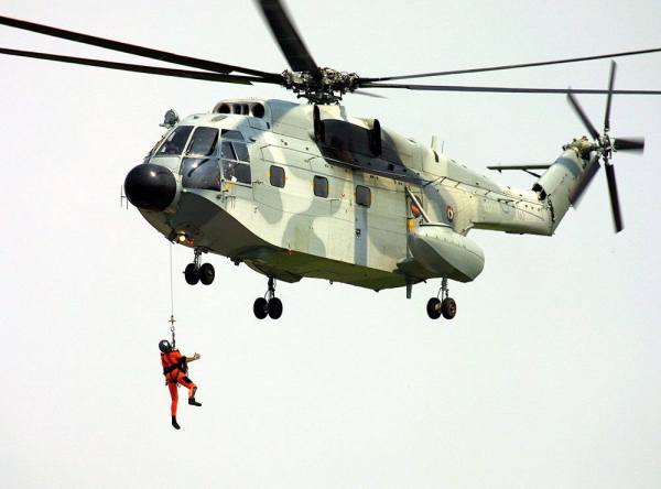 法国海军重型直升机sa321"超黄蜂"