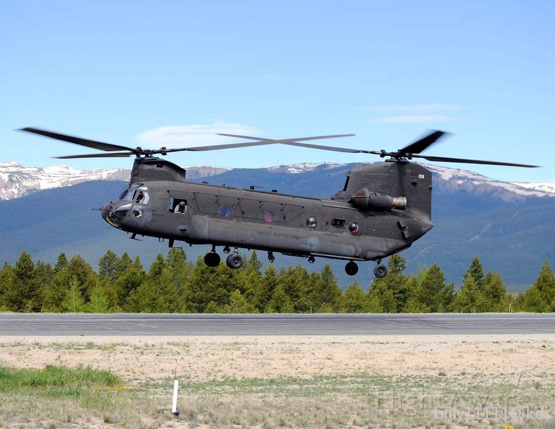 支奴干直升机是世界上唯一的纵列双引擎双螺旋桨直升机,首飞时间是