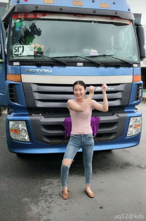 开大车的女人.