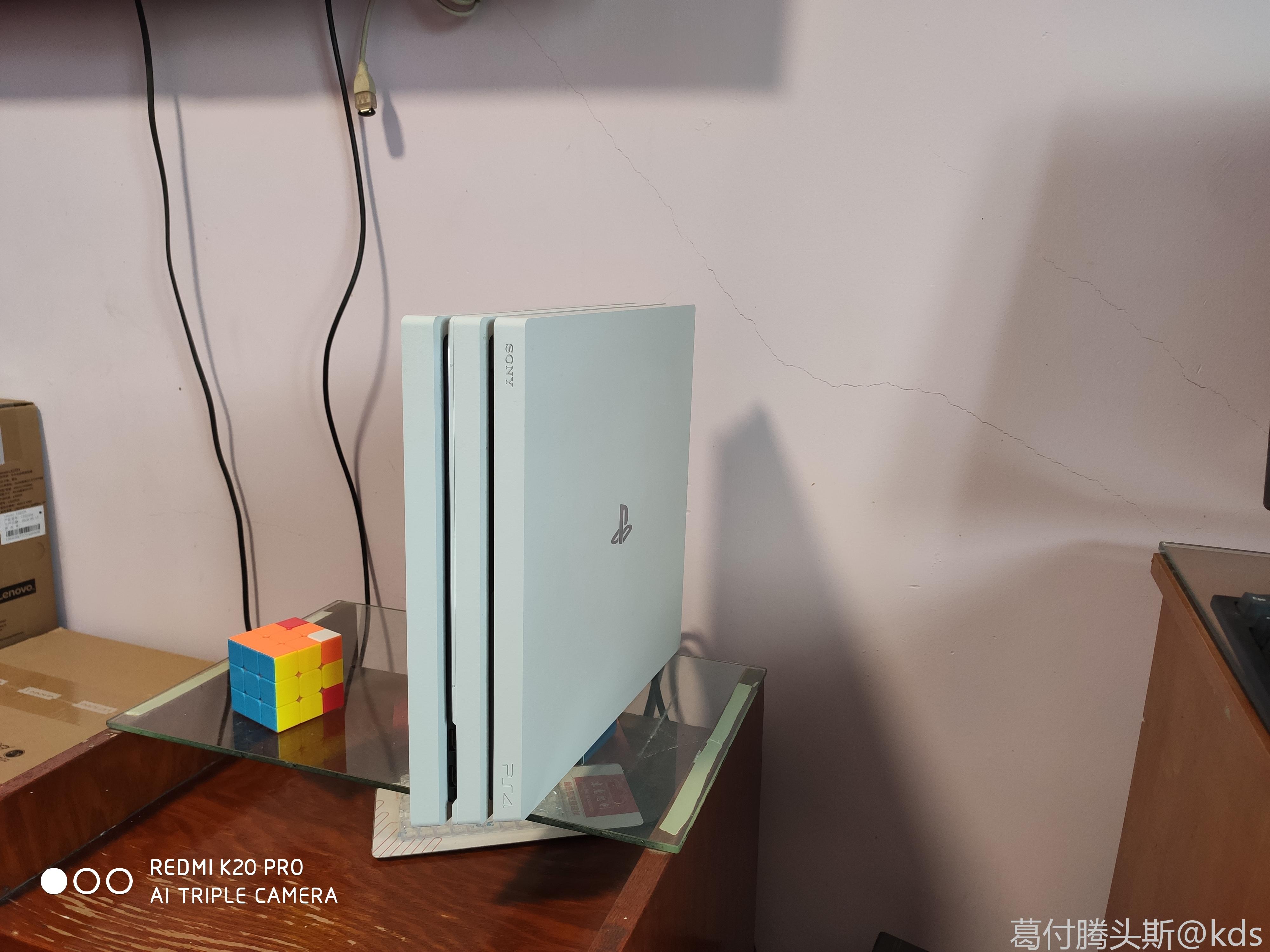 出自己家里闲置的ps4 pro白色