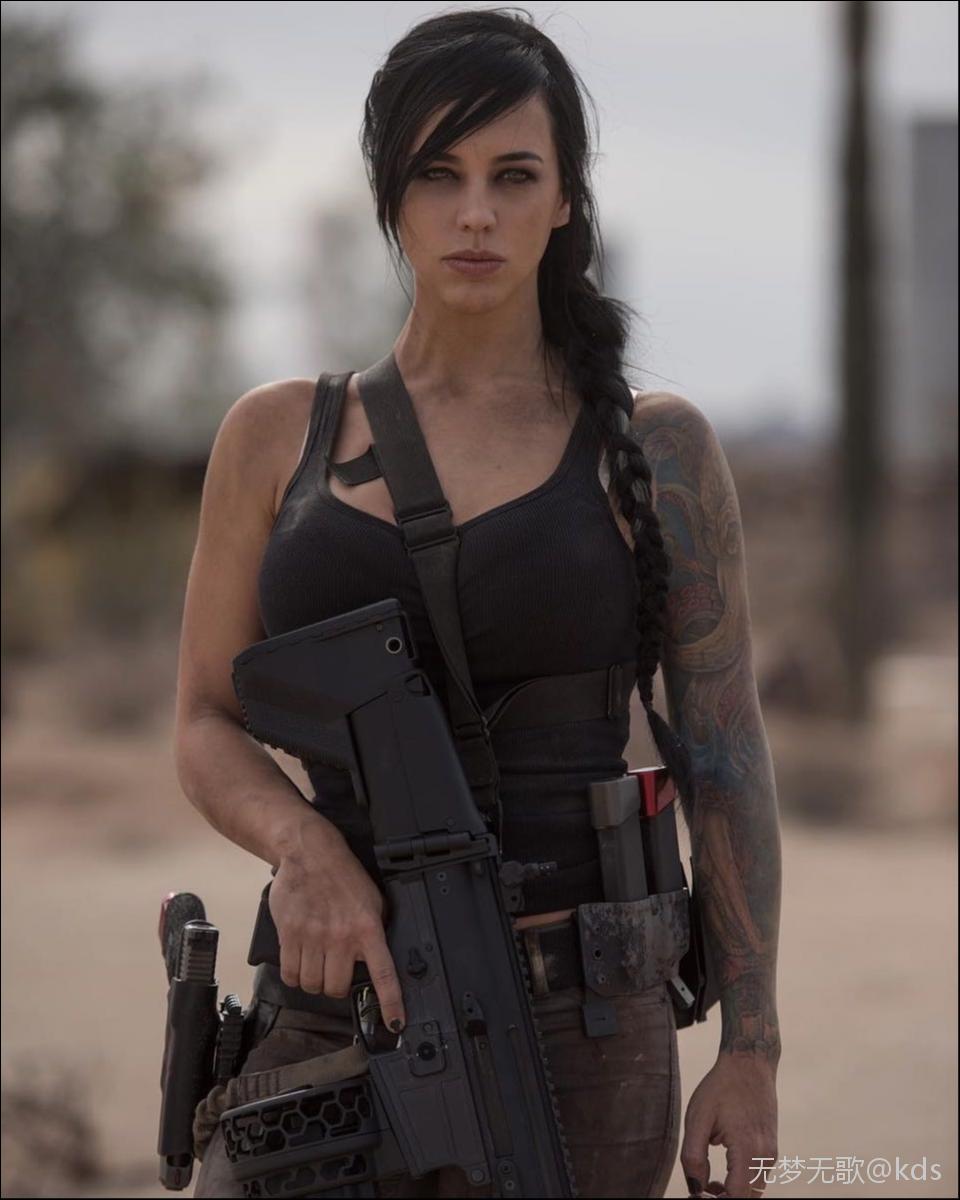 alex zedra,有两个视频双持ar和机枪****射实在太牛了.