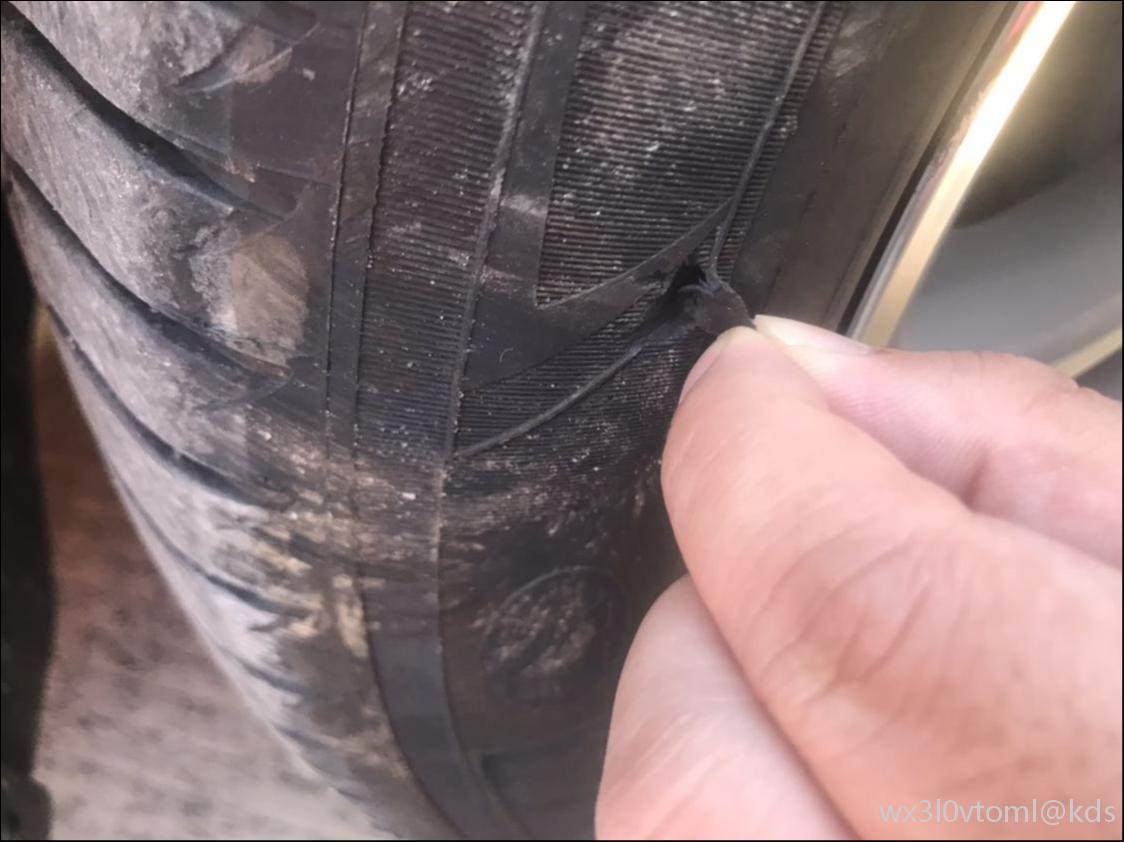 老司机能不能看看这个轮胎侧面是否需要更换?