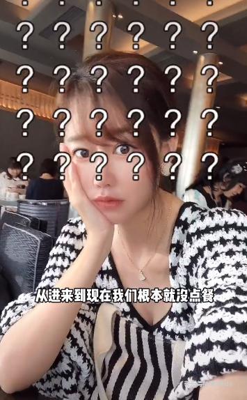 小野酱在日本去咖啡厅喝下午茶却误入他人婚礼之后仍旧淡定的吃完了