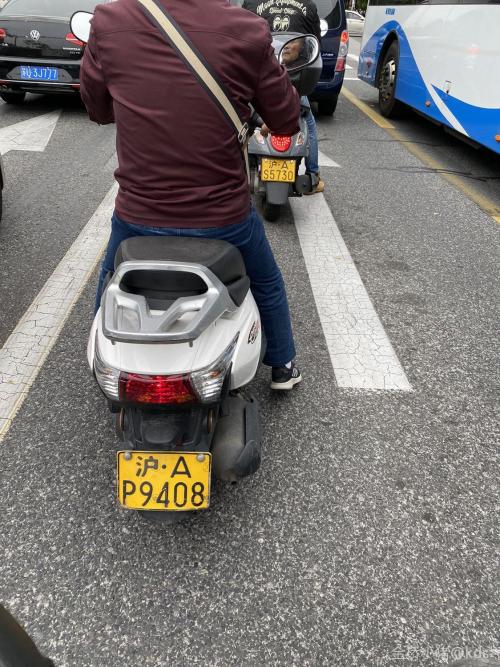 上海摩托车牌照,可能是上海户口为数不多的优越感.
