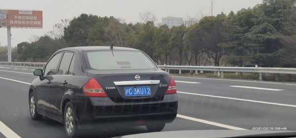 骐达出过三厢版的吗?