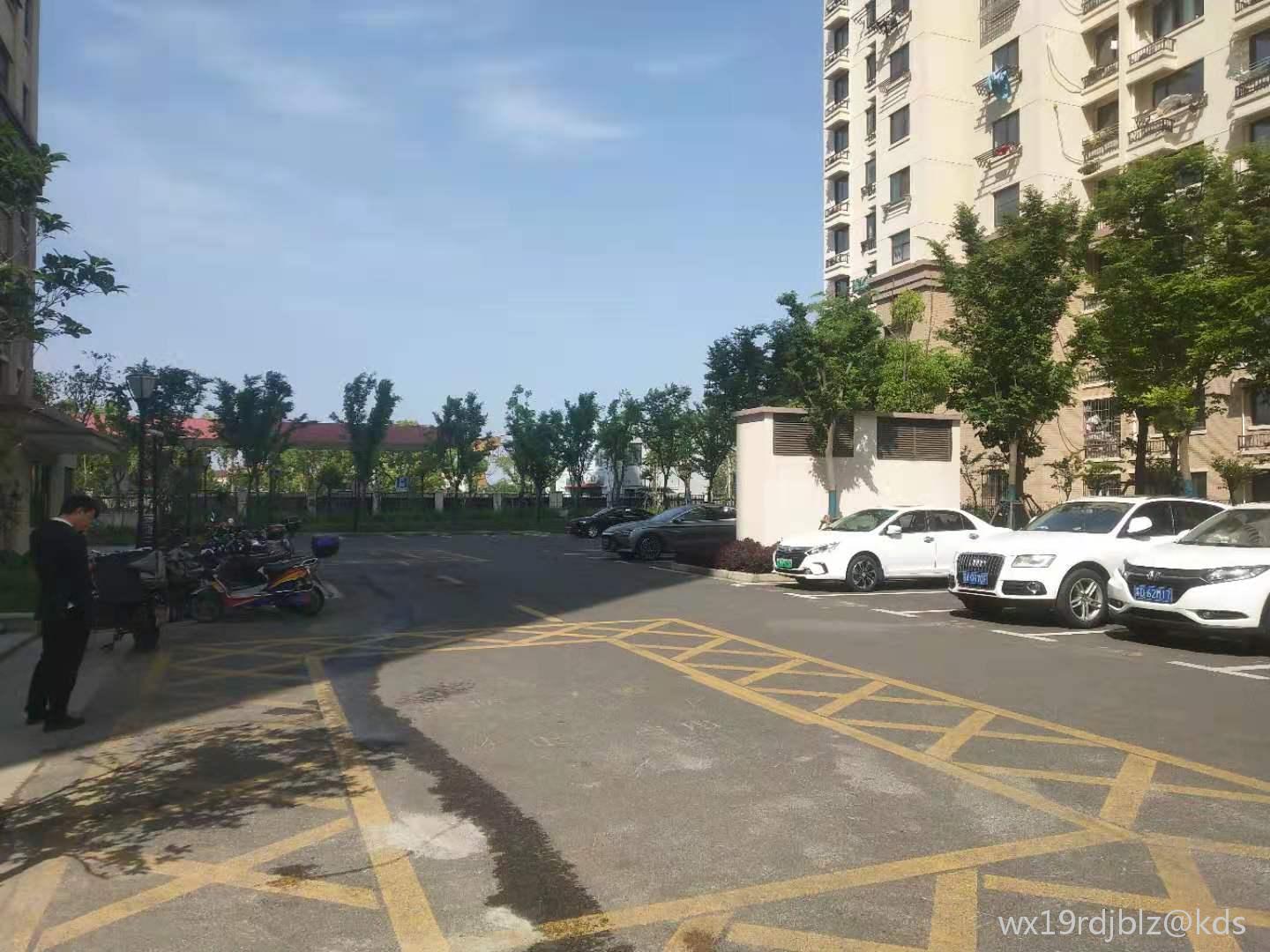 出售 一套 三林镇双地铁的电梯两房