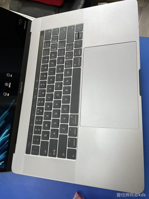 出苹果macbookpro15寸原厂定制高配版7800元