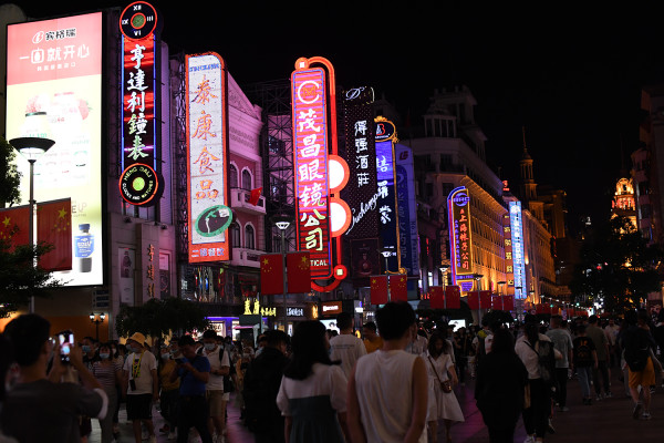 今天十月一日上海南京路及周边夜景几张