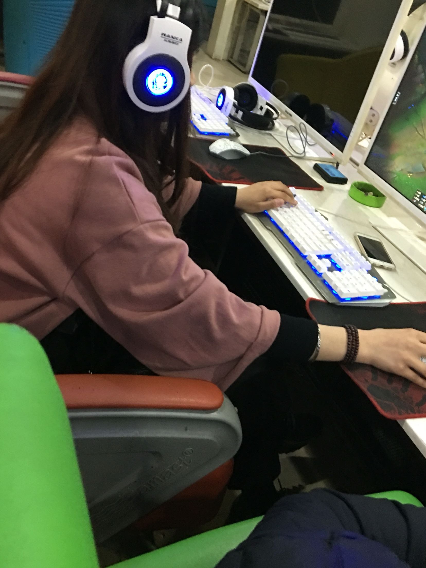 喜欢打游戏的妹子能娶伐?