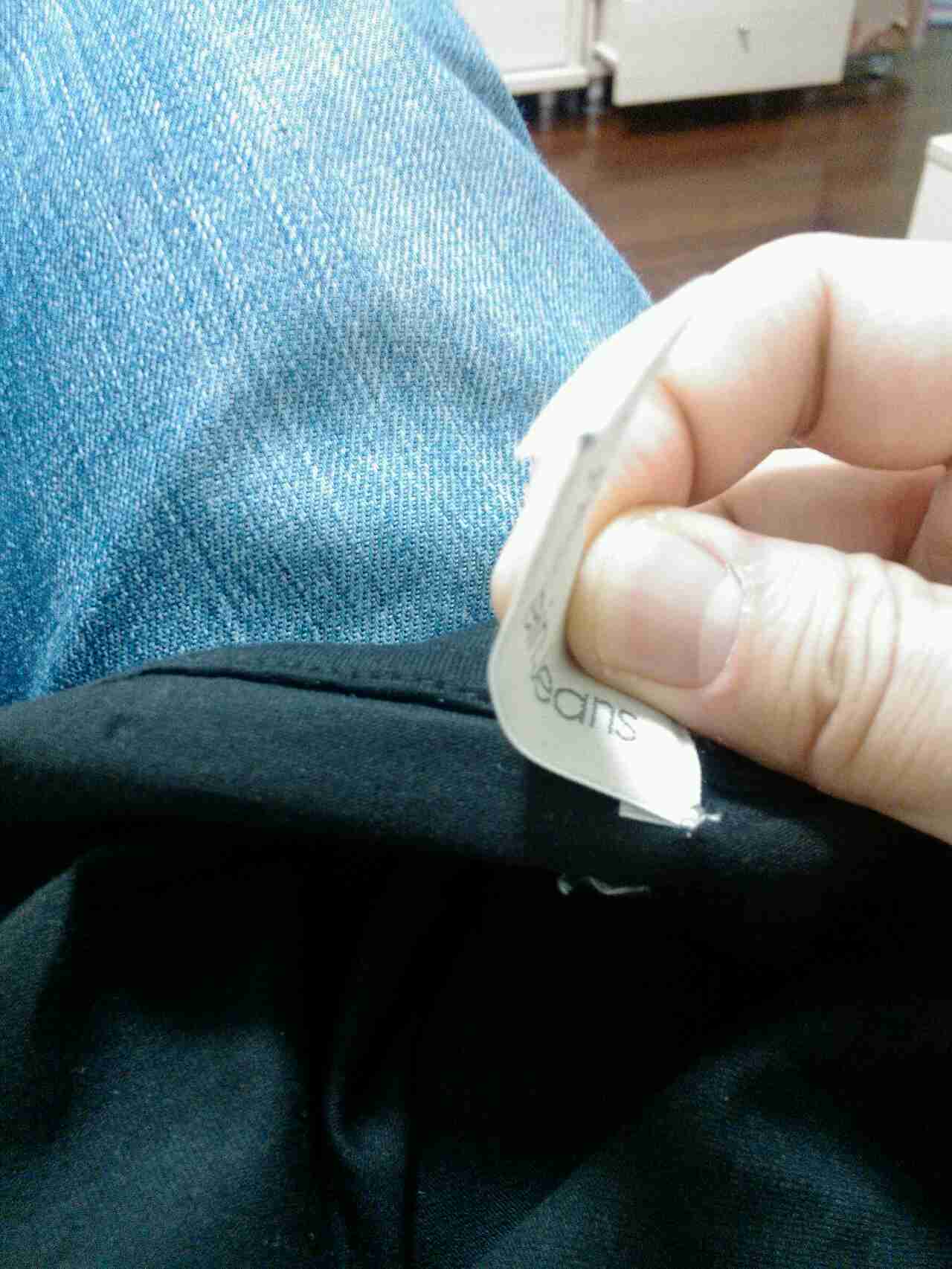 每次买衣服都要把这个拆掉