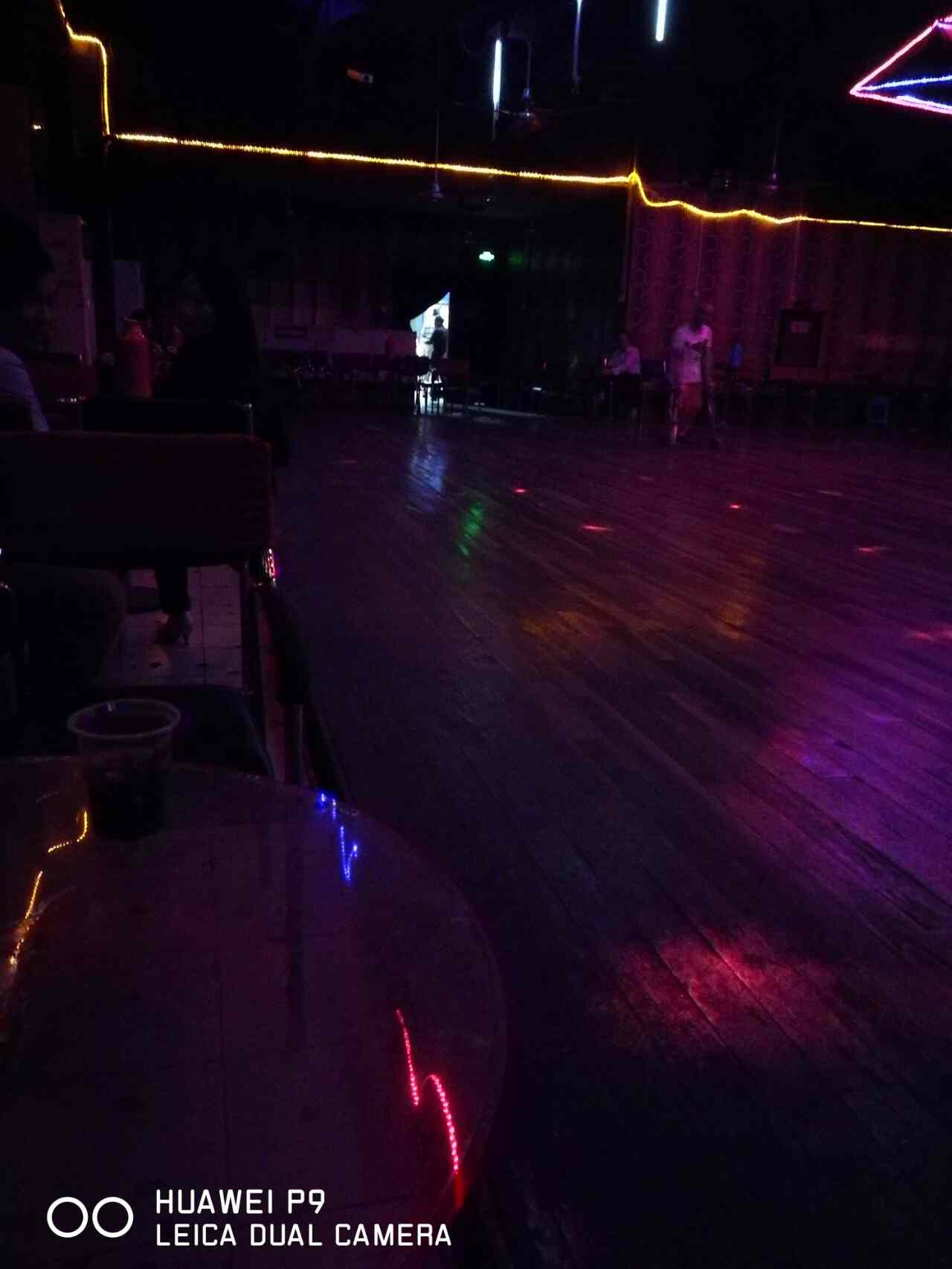 黑灯舞厅图片