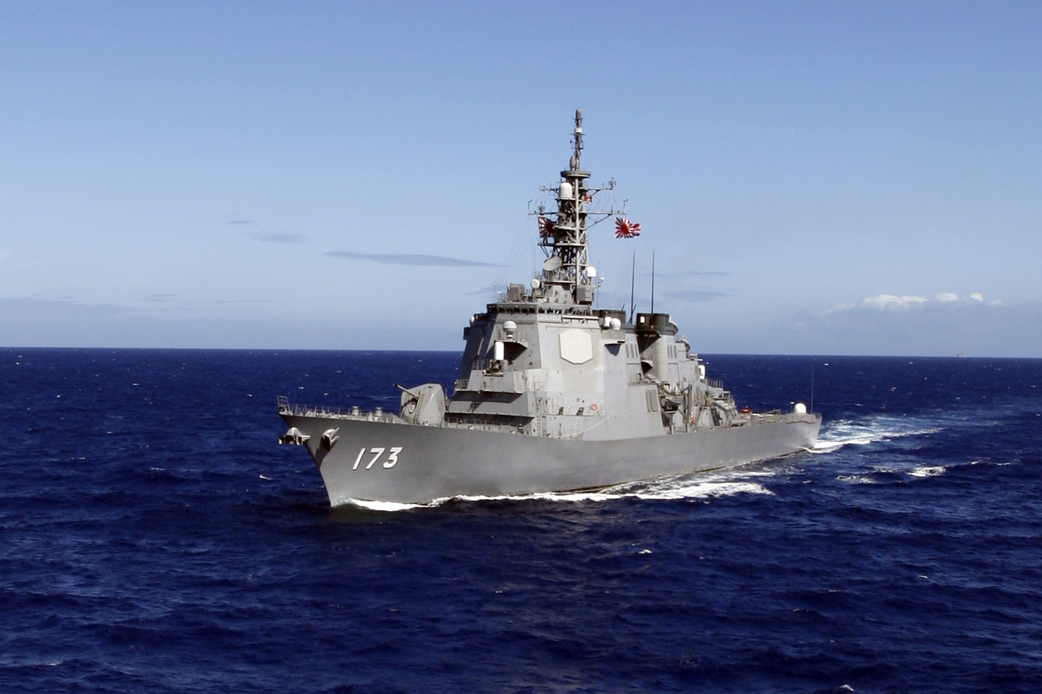 中英战舰并肩航行 代差如此明显