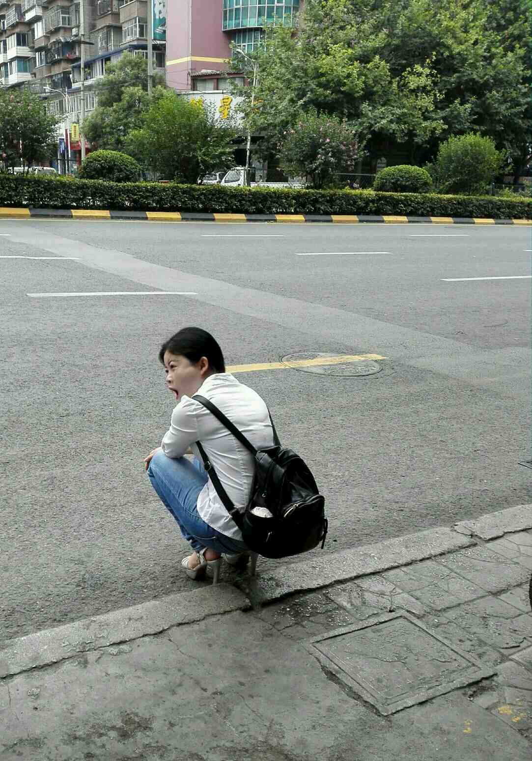 蹲着的哪能?_kds宽带山