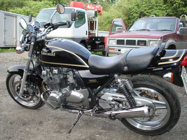 复古型街车之代表,川崎西风750,有同好伐?