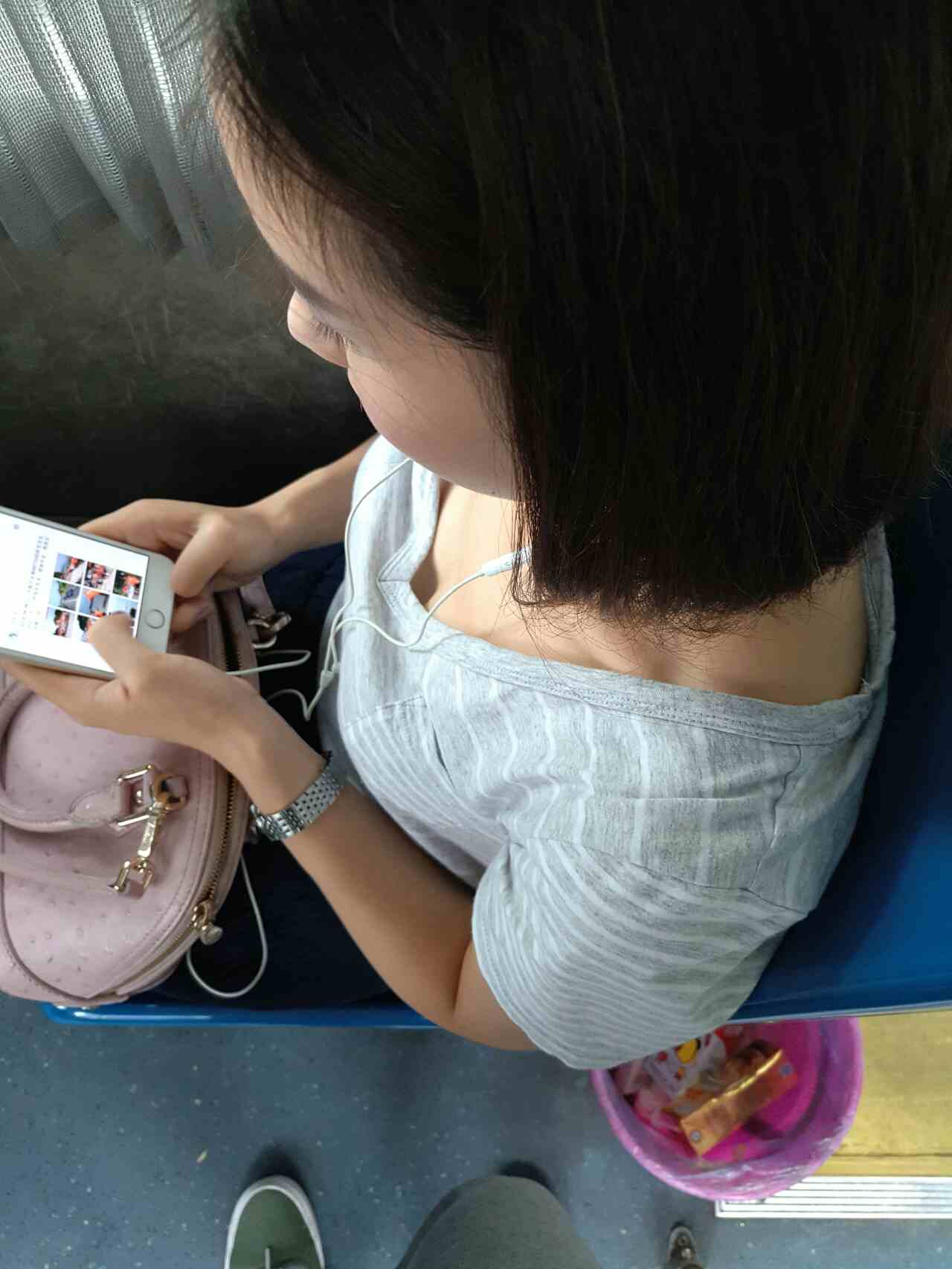 公交车上的少妇