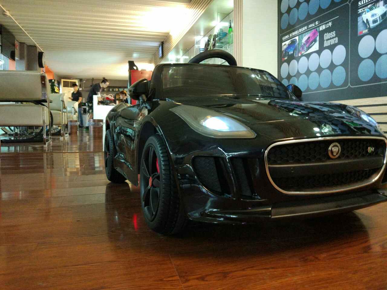 帮儿子的小电动车贴了个tiffany蓝