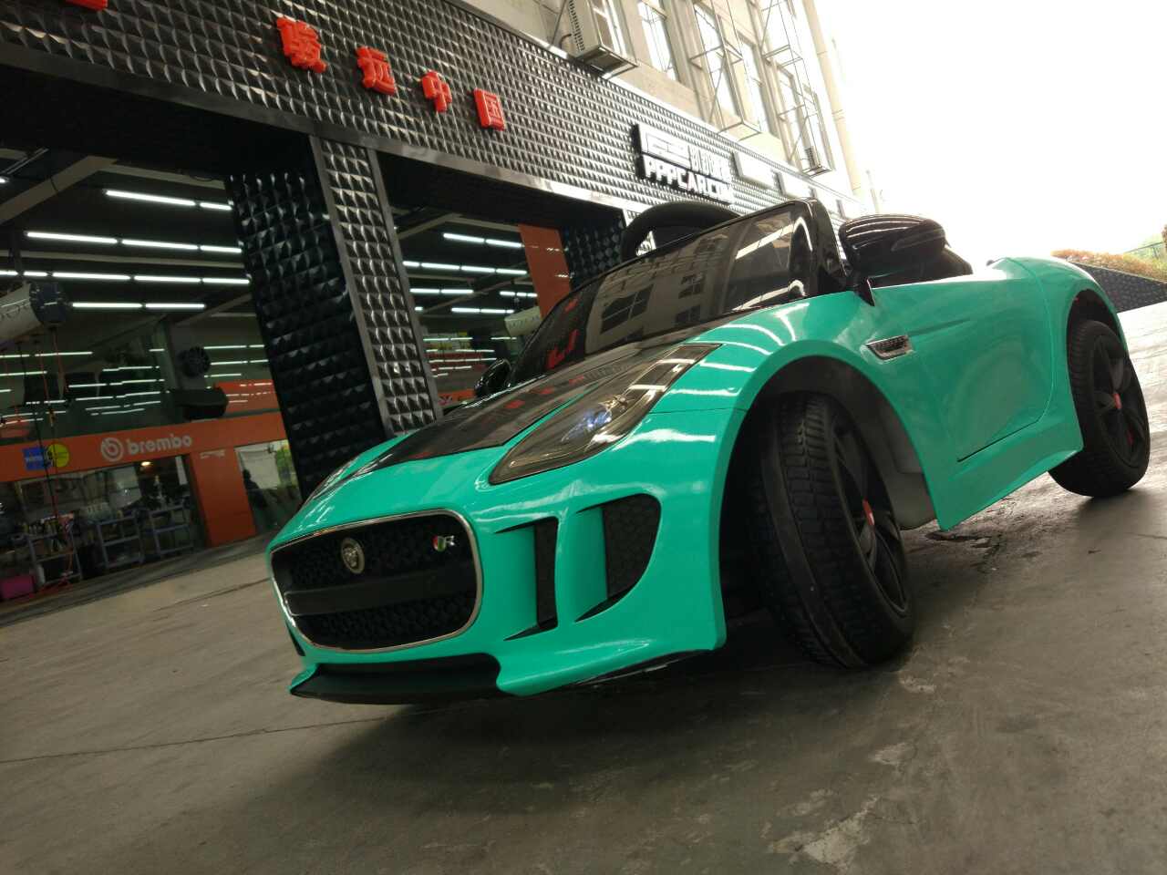 帮儿子的小电动车贴了个tiffany蓝