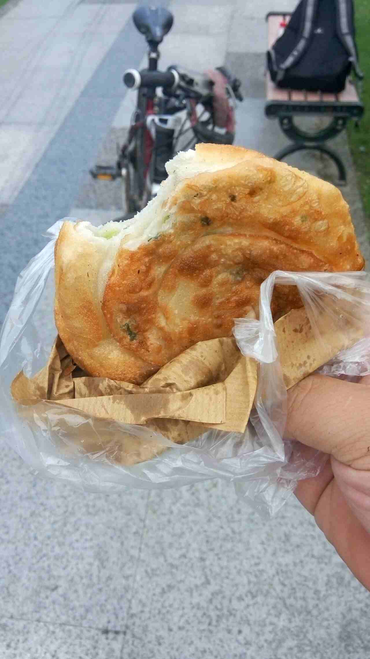下午没地方去 去买个阿大葱油饼吃吃