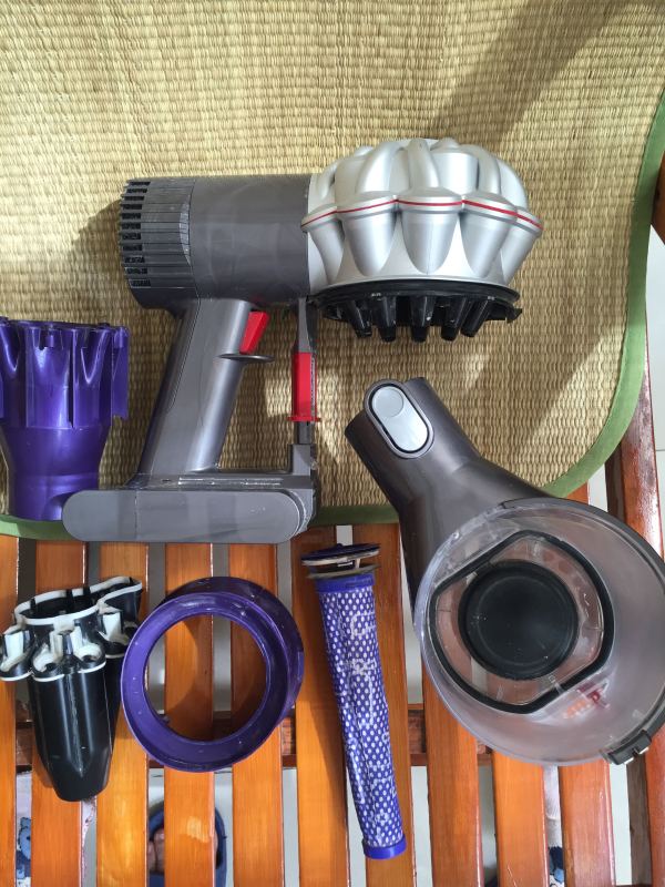 dyson吸尘器这个紫色的滤网能拆下吗?