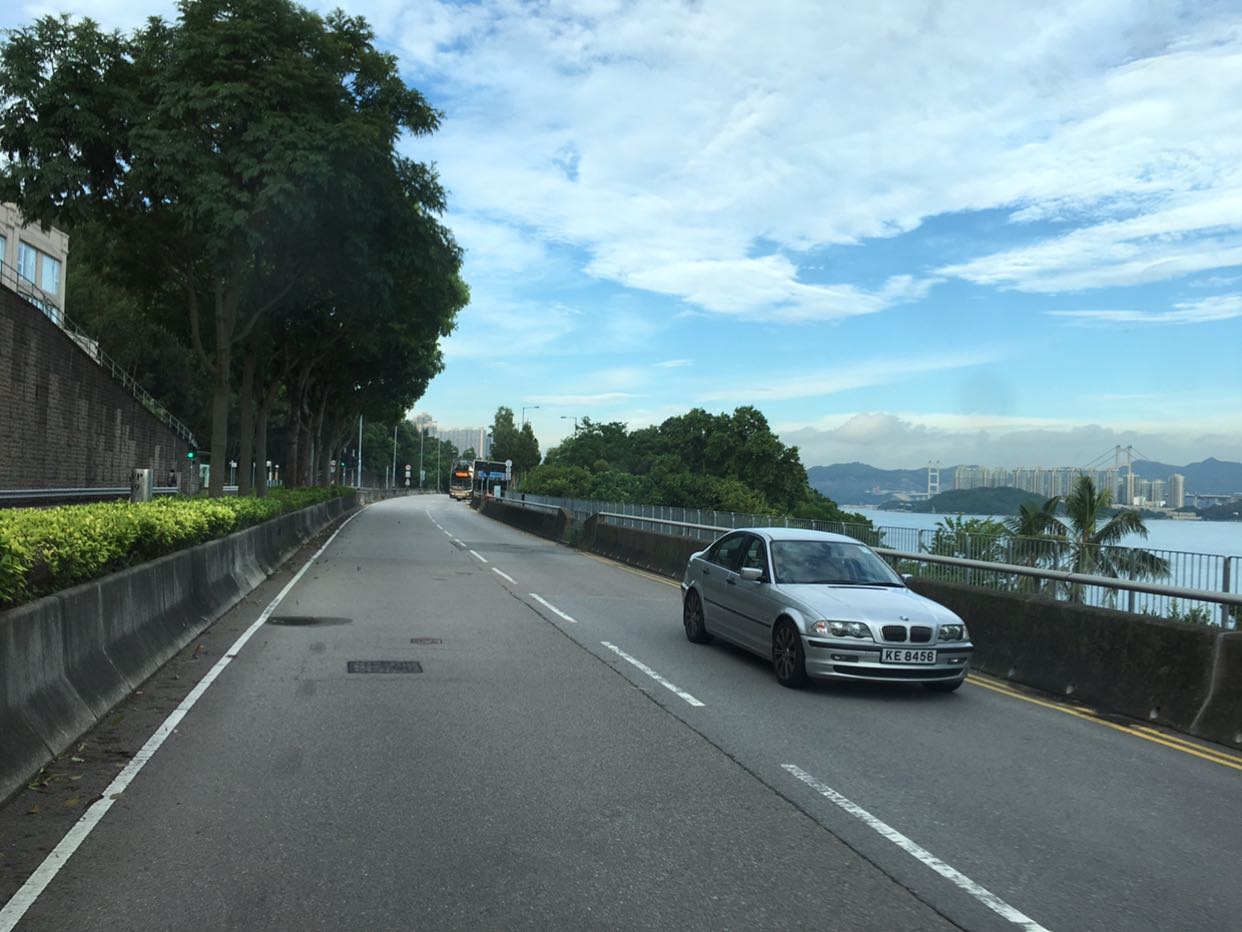 香港话比上海话洋气,上海话比较low是不是?