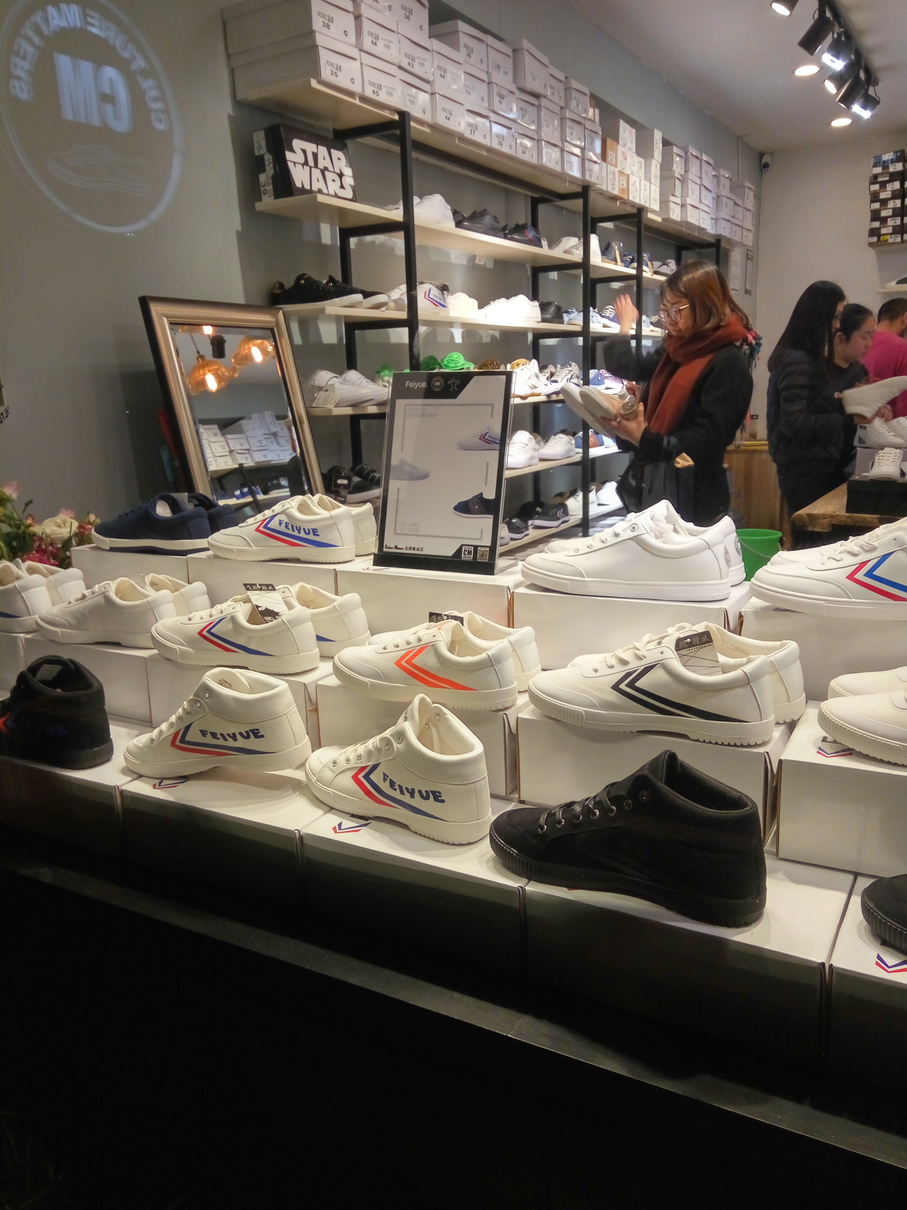 这家乌鲁-木齐路上的店, 现在这个老上海的飞跃品牌,经过法国人包装