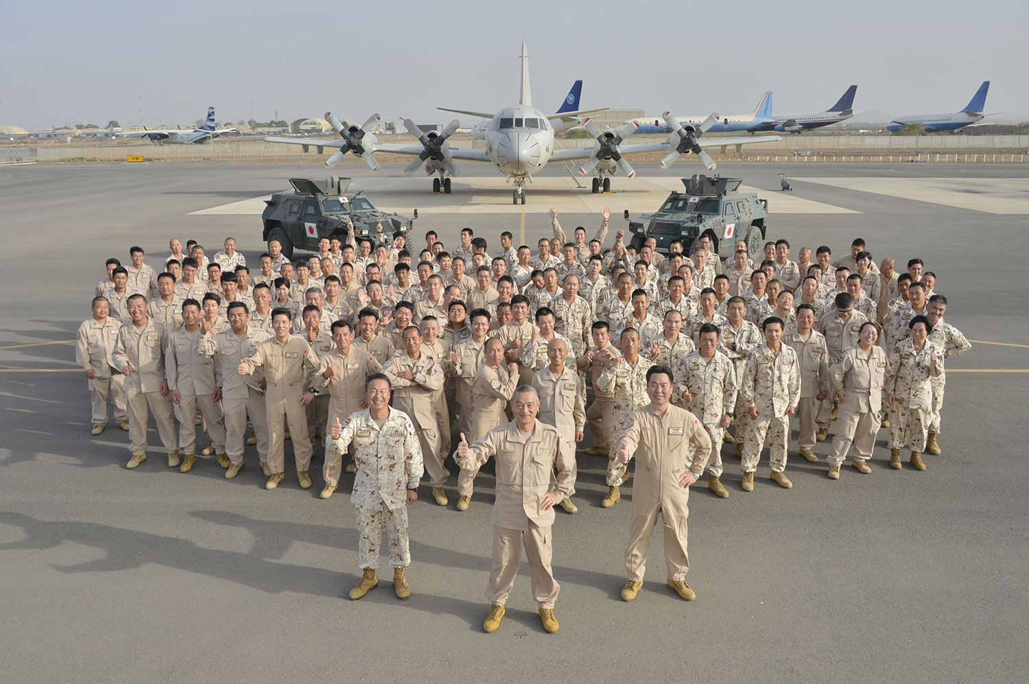 日本防相稻田朋美上月视察吉布提自卫队基地.