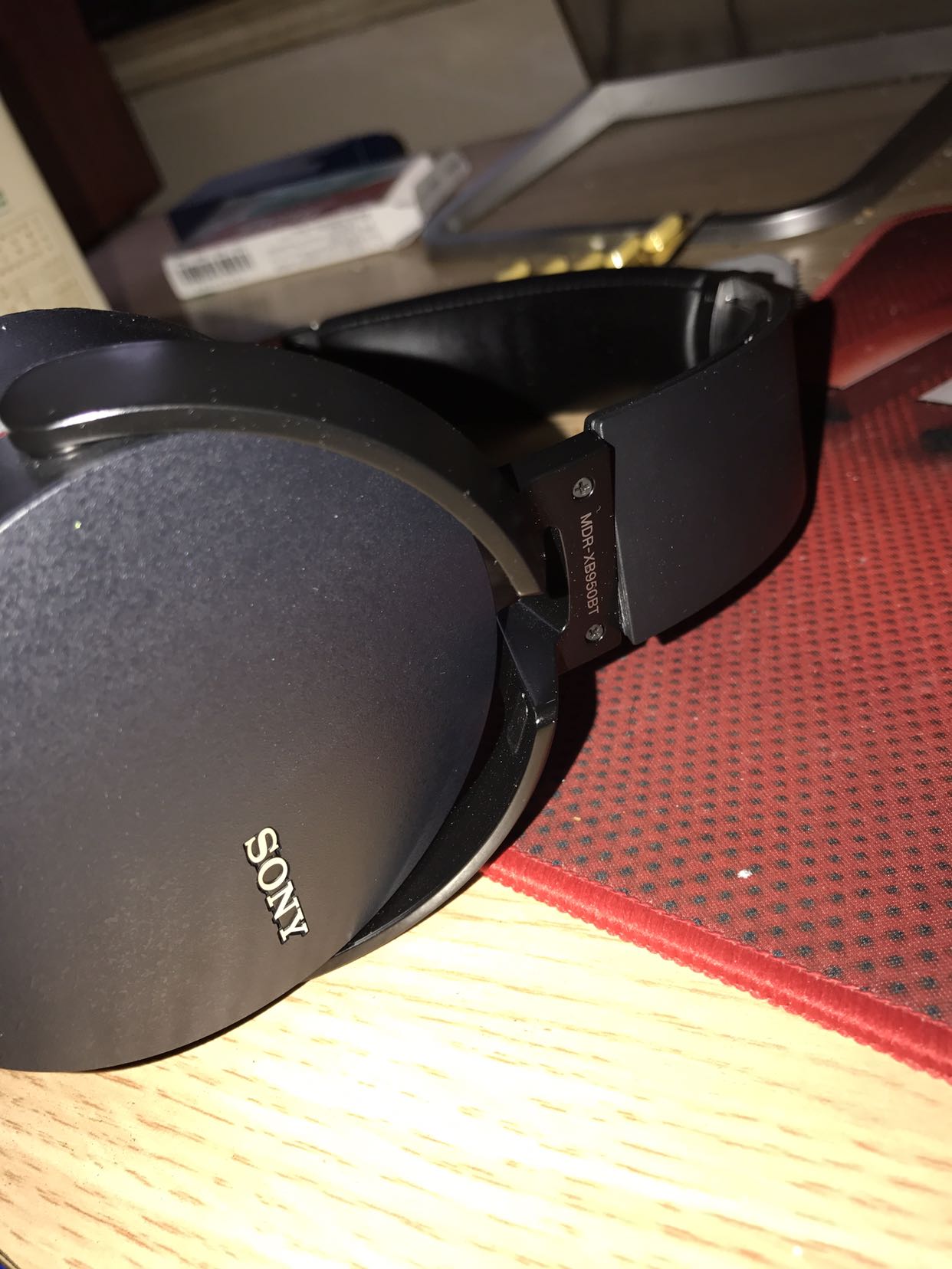 出索尼xb950bt蓝牙耳机