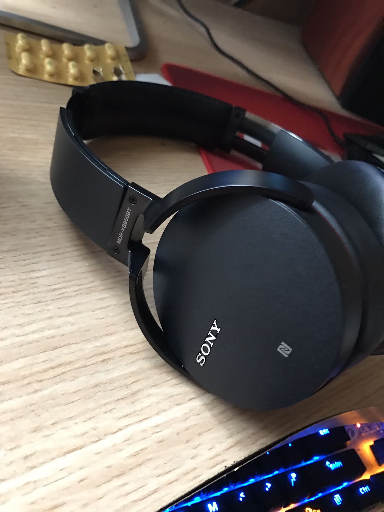 出索尼xb950bt蓝牙耳机