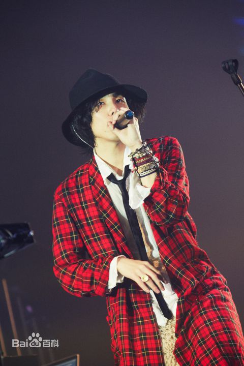 先放一张主唱野田的照片,这张照片拍摄时的现场超赞