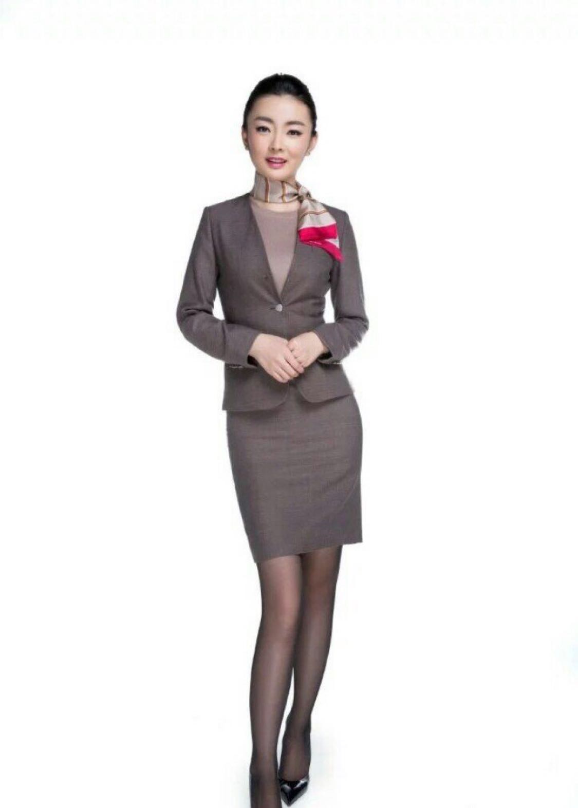 空姐制服的这个手势是什么意思?