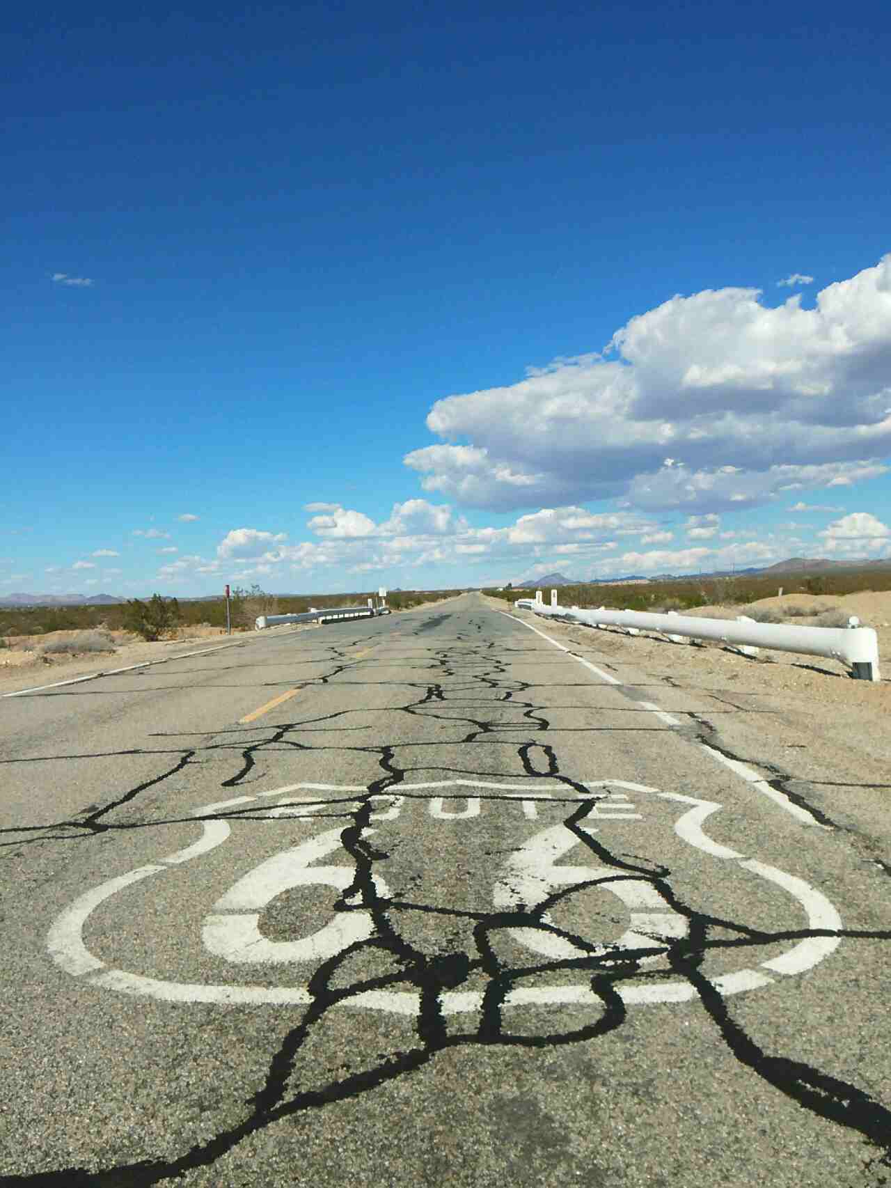 废弃的66号公路,如此干净!我都不好意思丢烟头